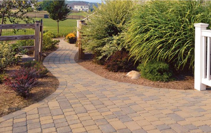 Choosing the Right Natural Material for Your Hardscape Design